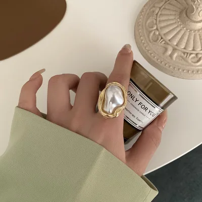 French Vintage Irregular Pearl Ring for Women - Exaggerated Index Finger Ring, Unique Fashion Design, Adjustable Tail Ring