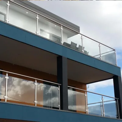 Minimalist Design Post Glass Railing Custom Size Color For Luxury Hotel Balcony