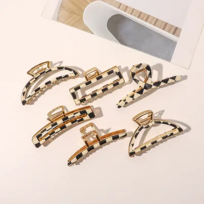 Metal Claw Hair Clip Vintage Checkered Geometric Plaid Pattern Elegant Hair Claw for Girl