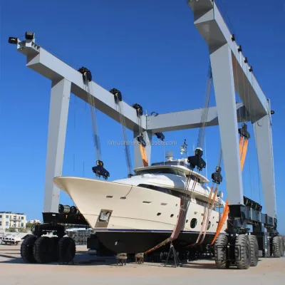 Commercial Mobile Boat Hoist for Yacht Clubs and Boat Maintenance Services