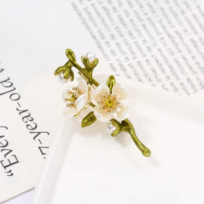 Hot Selling Clothing Accessories Green Jasmine Brooch Plant Flower Pearl Brooch Retro Suit Pin Brooch