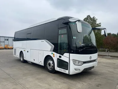 New Manual 4x2 Diesel Mobile Dental Clinic Truck Complete Dental Chair Unit X-Ray Autoclave Fully Equipped Medical Vehicle