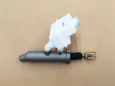 High-quality Clutch Master Cylinder and Reservoir for Sinotruk Delong New M3000 DZ96189231520