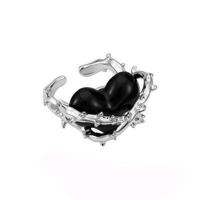 Hot Sale Niche Design Alloy Jewelry Personality Thorny Black Heart Ring for Unisex