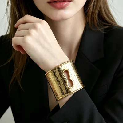Wholesale of cross-border, European, American and French retro style open bracelet for women, wide version, exaggerated and