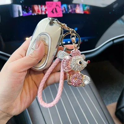 Creative Cute Cartoon Mouse Skin Keychain with New Crystal Rhinestone Fashionable Metal Bag Decoration Car Keychain