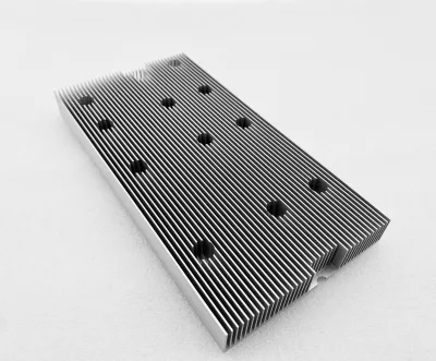 Custom Integral Long Extruded Aluminum Heatsink Multi Position Screw Holes with Locating Boss for Laser Projector