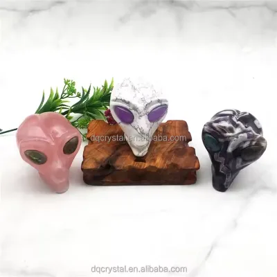 Wholesale Natural Crystal Craft Alien Skulls Crystal pink Quartz Alien Skulls Labradorite and Amethyst Eyes Crystal Ornaments
