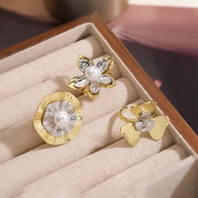 Wholesale Fashion 18K Gold Plated Pearl Flower Inlaid Ring Flower Open Ring Texture Flower Adjustable Ring for Women