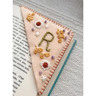 Guofeng Factory Direct Handmade Embroidery Corner Bookmarks Personalized Four Seasons First Letter Fabric Hot Item Promotions