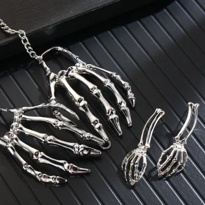Personalized Goth Punk Style Gold-Plated Alloy Skull Hand Pendant Necklace Trendy Butterfly Pattern Clavicle Chain Hip-Hop Style