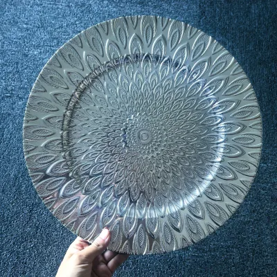 Luxury Silver Peacock Feather Plastic Charger Plates Mandala Embossed Plastic Dinner Plates for Wedding Party Table Decor