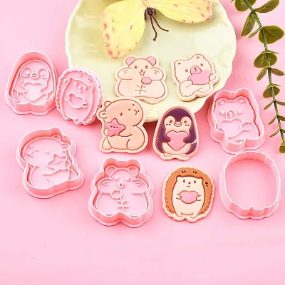 Heart-Holding Animal Series Plastic Eco-Friendly 3D Cartoon Hamster Cookie Cutters Capibala Simulation DIY Printed Biscuit