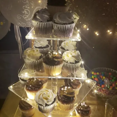 Wedding Catered Eco-Friendly Acrylic Round & Square Cake Dessert Table Display Stand with LED String Lights and Cupcake Racks