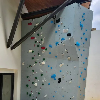 Safety Certified Heavy Duty Bouldering Wall Ideal for Daily Gym Fitness Training