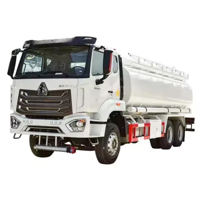 Low Price Sinotruk 4x2 Driving Diesel Pump Engine 20T 20000L Drinking Water Sprinkler Truck Heavy Sprinkler Spray Vehicle