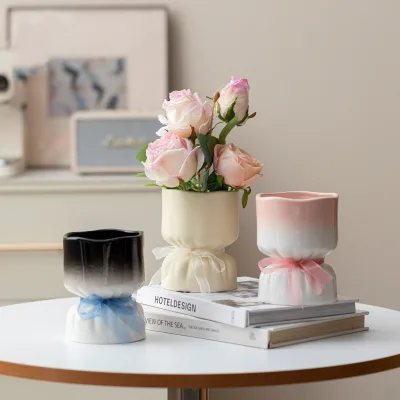 High-quality Modern Ceramic Cream Style Flower Bouquet Tabletop Vase Photography Props Home & Study Room Decoration
