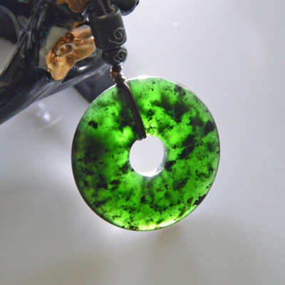 Natural Medicine King Stone Serpentine Jade Peace Pendant Hetian Jade Prayer Peace Buckle