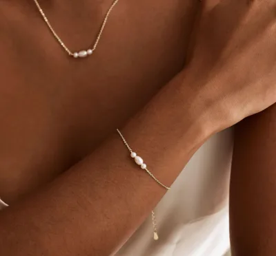 18K Gold Stainless Steel Bracelet Dainty Freshwater Pearl Minimalist Classic Style Unisex Gift for Him and Her