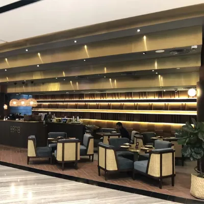 Modern Luxury Hotel Restaurant Furniture Set Woven Rattan Back Chair Wood Dining Table and Chairs for