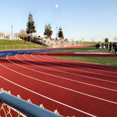 IAAF Standard Sandwich PU Running Track Surface with Anti-slip, UV Resistant and Long Service Life Features