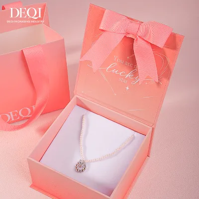 DEQI Luxury Jewelry Packaging Set Custom Gift Box Paper Bag for Boutique Retail Blush Pink Ribbon Flip Top Jewelry Gift Box