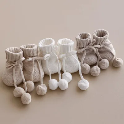 Y-Z Custom Design Unisex Baby Booties Breathable Cotton Knitted Soft Shoes with Pom Pom Cute Newborn Booties Pack of 200 Pairs