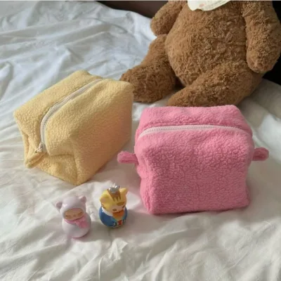 Good Quality Fashionable Cute Teddy Fleece Makeup Pouch/makeup Bags with Zipper Closure and Embroidered Logo