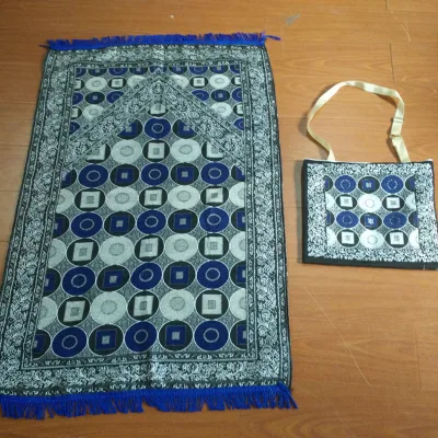 High Quality Portable Muslim Gift Set Polyester Prayer Mat for Living Room Economically Priced