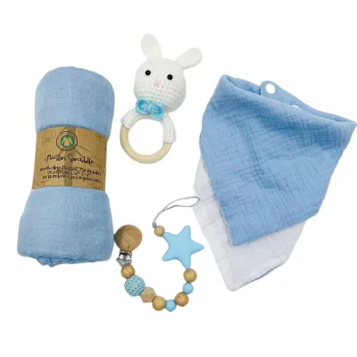 Customized New Born Baby Gift Set Baby Rattles Muslin Swaddle Blankets Set with Bibs Baby Comforter Toy Sets