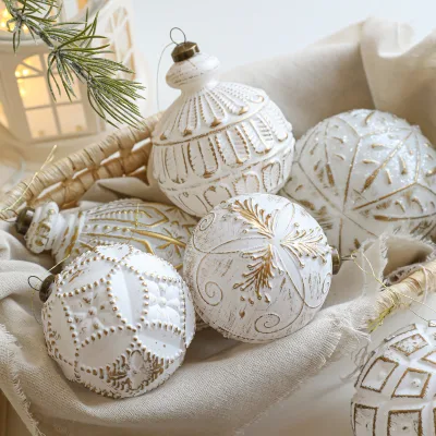 New Arrival Plastic White-Gold Christmas Baubles with Asymmetrical Hanging Design Matte Finish Vintage-Inspired Light Luxury