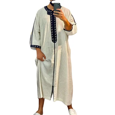 Loose Size White Color Polyester Fabric Stripe Pattern Lace Neck Dubai Jalabiya for Muslim Men