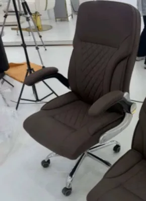 High Back Adjustable Brown Office Chair Beauty Salon Spa Customer Chair for Nail Salon with Manicure Table and Chair Set