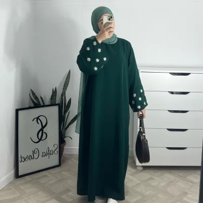 Hot Selling Muslim Abaya Elegant Embroidered Dress with Daisy Flower Sleeves Loose Fit for Women