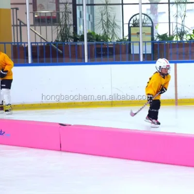 The Guardrails and Fences of the Chinese Made Artificial Ice Skating Rink Are Firm and Sturdy