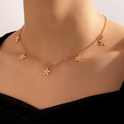 Hot Sale Simple 5 Flowers Clavicle Chain Necklace 14K Gold Single Layer Flowers Pendant Necklace