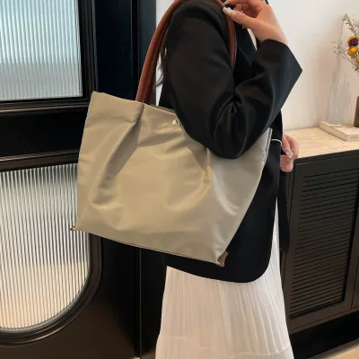 Custom Logo Large Capacity Lightweight Soild Color Nylon Tote Bag with Leather Shoulder Strap High Quality Hand Bags for Women