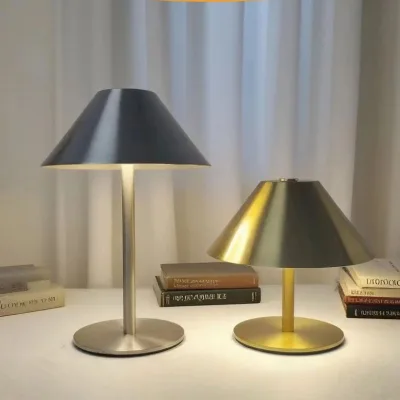 Modern Metal Mushroom-shaped Table Lamp, Minimalist Umbrella-shaped Mushroom Table Lamp, Ambient Light, Personalized Night Light