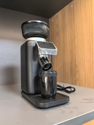 Triple Stable Home Coffee Grinder with Magnetic Powder Cup for Family Daily Brewing