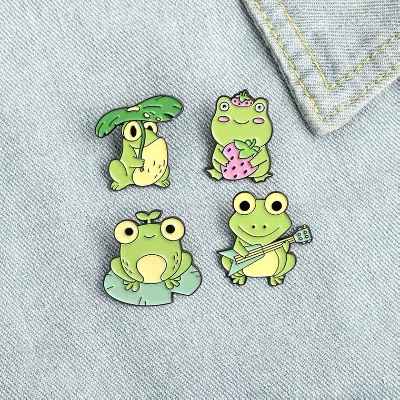 Cute Little Green Frog Brooch Cartoon Animal Badge Funny Couple New Accessories Student Backpack Pendant Designer Brooches