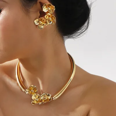 Hot sale flower metal choker earrings Set Fashion retro petal necklace earrings vintage women Jewelry Set wholesale