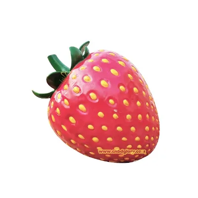 Outdoor Garden Design Resin Lifelike Strawberry Sculpture