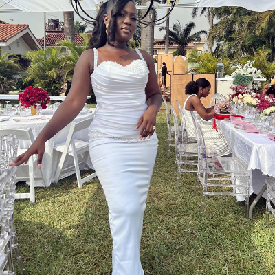 2025 White Africa Bridesmaid Dresses Wedding Guest Gowns Spaghetti Sheath Pearls Women Formal Occasion Dress Bridesmaid Gowns
