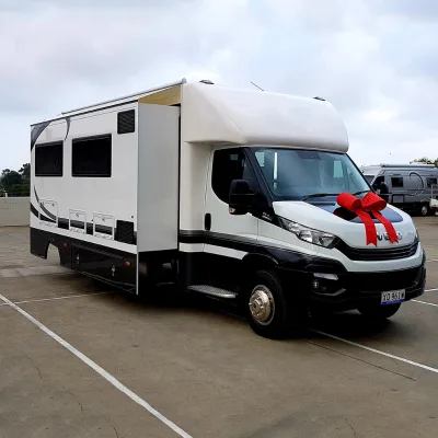 Customized Motorhome 4x4 Overland Versatile Long Bed 8x8 Iveco Motorhome Campervan