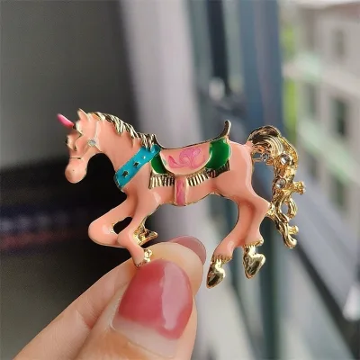 Fashionable Creative Design Drop Oil Enamel Horse Brooch for Children's Animal Pin for Wedding Gift