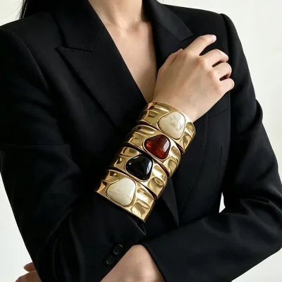 Wholesale of cross-border, inS-style, niche, fashionable, irregular-inlaid gem-encrusted French bracelets for women in Europe