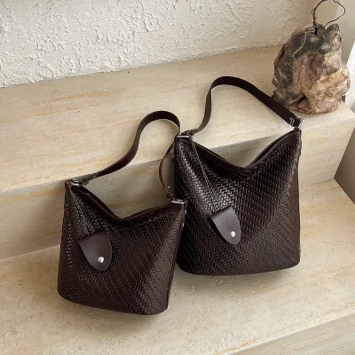 Women's Woven Polyester Zipper Shoulder Bag 2026 New Retro Large Capacity Commutting Underarm Bag Simple All-Match Fashion