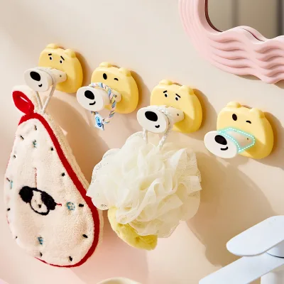 Bears Shape Suction Cup Hook Wall Mounted Self Adhesive Heavy Duty Novelty Hooks for Bathroom Kitchen Door