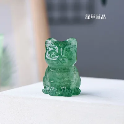 HZ Natural Carved Crystal Fortune Cat Healing Stone Green Strawberry Quartz Lucky Cat Statue Crystal Crafts
