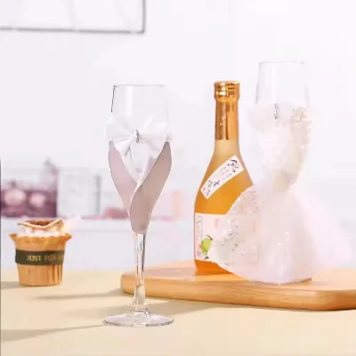 Hstyle HS1786 Bride and Groom Champagne Flutes Clear Wedding Wine Goblet Elegant Toasting Glasses Wedding Champagne Glass Set